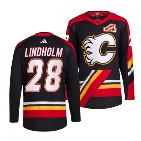 Calgary Flames Hockeydrakt Elias Lindholm 28 2022-23 Svart Reverse Retro 2.0 Adidas Authentic - Herre
